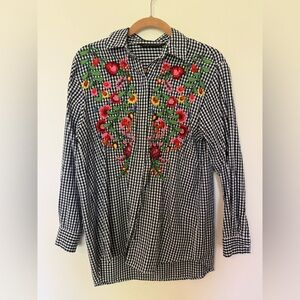 Zara Black and White Gingham Button-Up Shirt With Embroidered front detail - XS